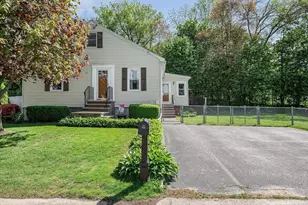 31 Iona Ave, Dracut, MA 01826 - Photo 1