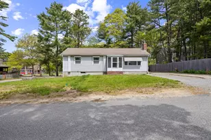 17 Juniper St, Plymouth, MA 02360 - Photo 1