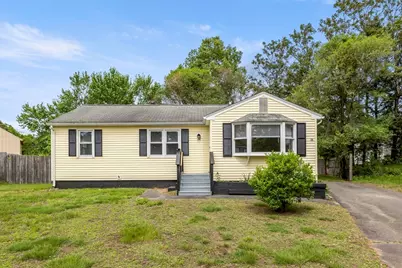 28 Bog Hollow Rd, Springfield, MA 01109 - Photo 1