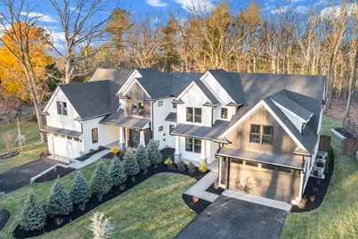 14 Robinson Dr #1, Bedford, MA 01730 - Photo 1