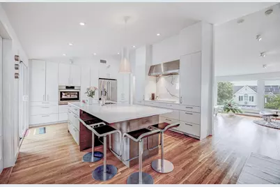 19 Pilgrim Dr, Winchester, MA 01890 - Photo 1
