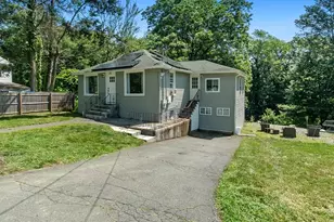 20 Clara St, West Springfield, MA 01089 - Photo 1