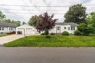 34 Coolidge Ave, Westfield, MA 01085 - Photo 1