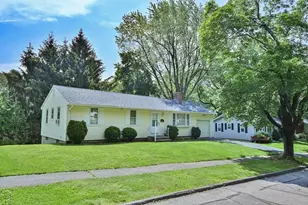 27 Pine Tree Dr, Worcester, MA 01609 - Photo 1