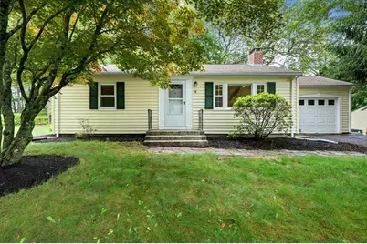 8 Oakwood St, Holden, MA 01520 - Photo 1