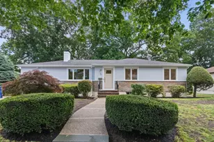 94 Selwyn Rd, Newton, MA 02461 - Photo 1