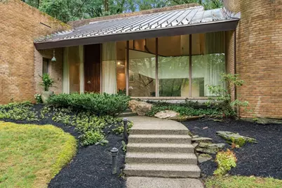 33 Aylesbury Rd, Worcester, MA 01609 - Photo 1