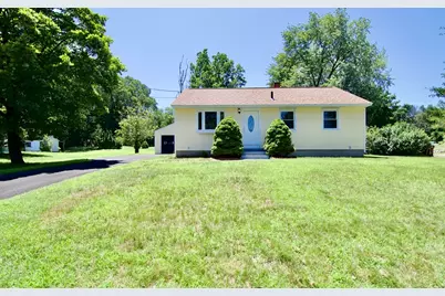 44 Governor Dr, Westfield, MA 01085 - Photo 1