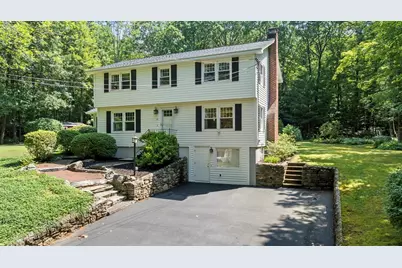 35 Ayers St, North Brookfield, MA 01535 - Photo 1