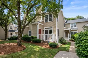 102 Bradford Commons, Braintree, MA 02184 - Photo 1