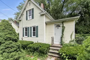 39 Kings Ln, Springfield, MA 01109 - Photo 1