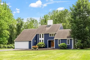 11 Hampton Ct, Lynnfield, MA 01940 - Photo 1