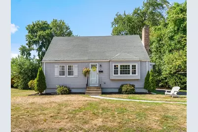 8 Fielding St, Wakefield, MA 01880 - Photo 1