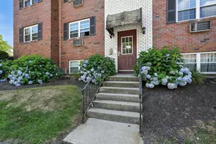 7 Maple Crest Cir, Holyoke, MA 01040 - Photo 1