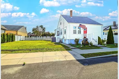 15 Puritan St, Dartmouth, MA 02748 - Photo 1