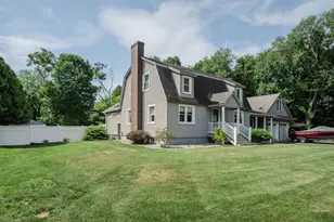 32 E Maple St, Easthampton, MA 01027 - Photo 1