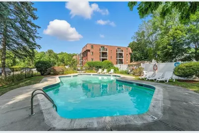 5 Washington St #A1, Reading, MA 01867 - Photo 1