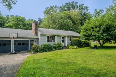 25 Meadowbrook Dr, Easthampton, MA 01027 - Photo 1