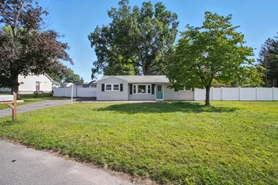 19 Harbour Rd, Springfield, MA 01118 - Photo 1