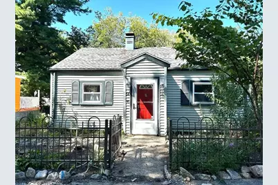 34 Crescent Ln, Malden, MA 02148 - Photo 1