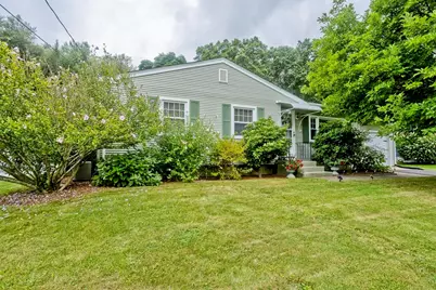 39 Bonnie Brae Dr, West Springfield, MA 01089 - Photo 1