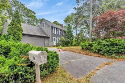 18 Tree Top Ln, Falmouth, MA 02536 - Photo 1
