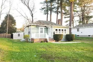 1128 Sassaquin Ave, New Bedford, MA 02745 - Photo 1