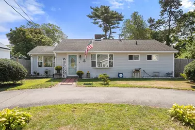 39 Chippewa Dr, Wareham, MA 02532 - Photo 1