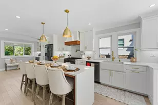 292 Lynn St, Peabody, MA 01960 - Photo 1