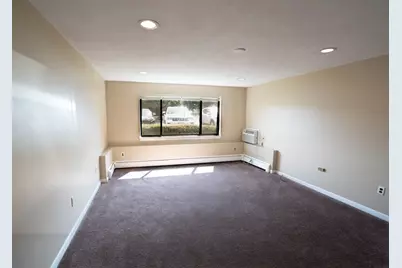 6 Hallmark Gardens #4, Burlington, MA 01803 - Photo 1