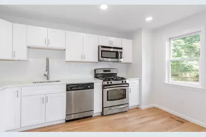 95 Tennis Plaza Rd #18, Dracut, MA 01826 - Photo 1