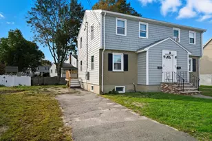 33 Park Dr, Woburn, MA 01801 - Photo 1