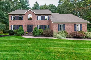 32 Bear Stump Cir, Raynham, MA 02767 - Photo 1