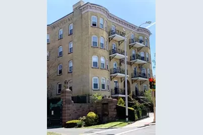 175 Maple St #4R, Springfield, MA 01105 - Photo 1