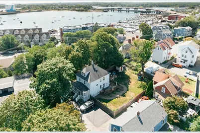 7 Oxford Ter, Beverly, MA 01915 - Photo 1