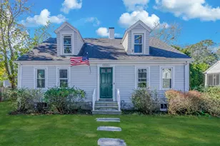 7 Pearl St, Mattapoisett, MA 02739 - Photo 1