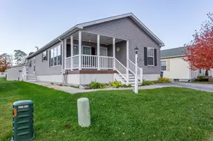 37 Bluejay St, Tiverton, RI 02878 - Photo 1
