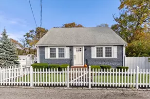 11 Leon St, Marshfield, MA 02050 - Photo 1