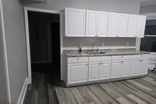 123 Walnut St, Holyoke, MA 01040 - Photo 1