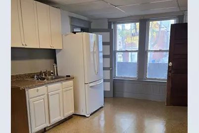 37 Clinton Ave #3-R, Holyoke, MA 01040 - Photo 1