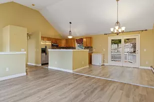 442 Lake Ave, Worcester, MA 01604 - Photo 1