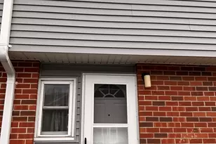 5 Manor Ct, Springfield, MA 01118 - Photo 1