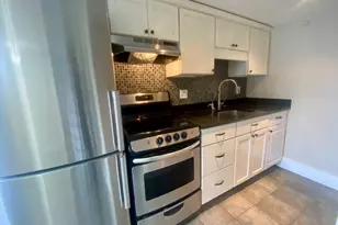 35 Broad St, Newburyport, MA 01950 - Photo 1