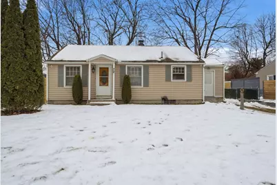 72 W Bay Path Ter, Springfield, MA 01109 - Photo 1