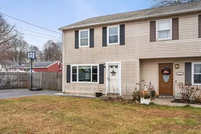125 Saint Andre Dr, Uxbridge, MA 01569 - Photo 1