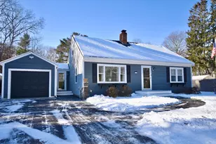 25 Pondview Dr, Mashpee, MA 02649 - Photo 1