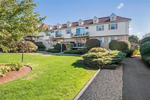 18 Williamsburg Ct, Shrewsbury, MA 01545 - Photo 1