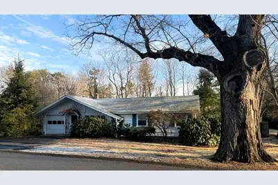 17 Grover St, Beverly, MA 01915 - Photo 1