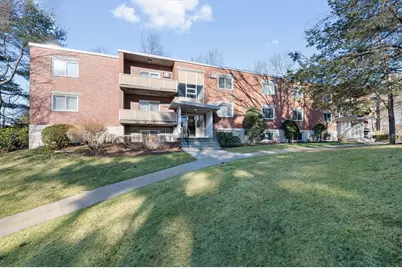 33 Jacqueline Rd #D, Waltham, MA 02452 - Photo 1