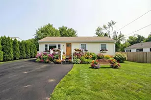 10 Longmeadow Dr, Wareham, MA 02571 - Photo 1